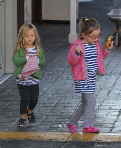 stripes brentwood country mart jennifer garner Seraphina Affleck 