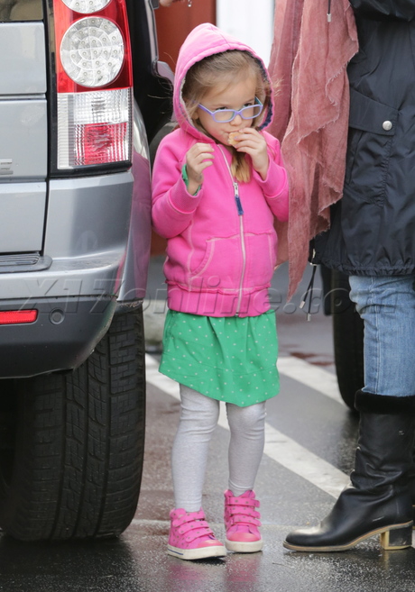 Jennifer Garner scarf jacket glasses brentwood country mart 