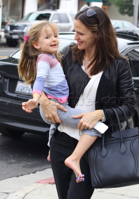 Jennifer Garner baby hat denim smile happy headband nails manicure pedicure 