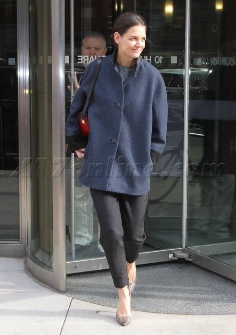 Katie Holmes smile radio tom cruise divorce suri cruise scientology