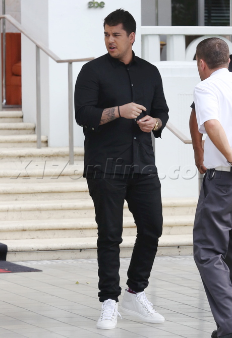 sunglasses plastic surgery  Kim Kardashian Kourtney Kardashian ugly pants lace shirt bra robert kardashian 