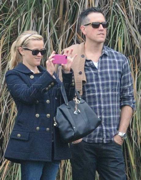 Ryan Phillippe jim toth reese witherspoon blonde sunglasses boots soccer 