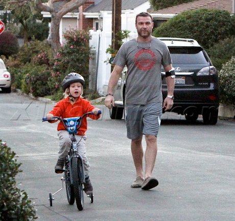 Liev Schreiber bike son helmet ice pack shorts