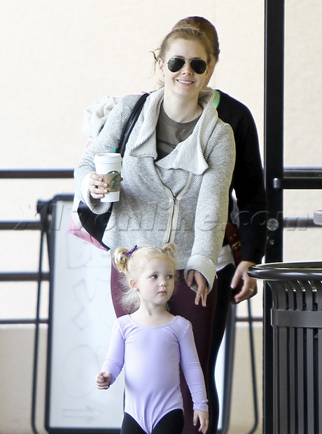 sunglasses ballet Amy Adams sweate sweater coffee