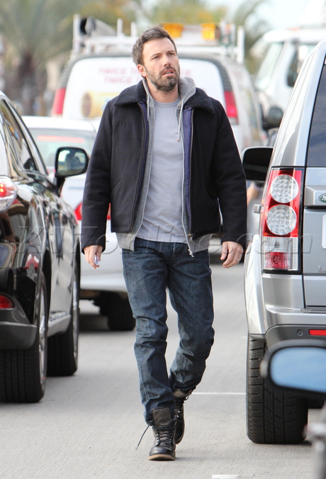 Jennifer Garner Ben Affleck jacket beard denim crabby angry argo 