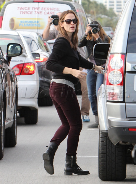 Jennifer Garner Ben Affleck jacket beard denim crabby angry argo 