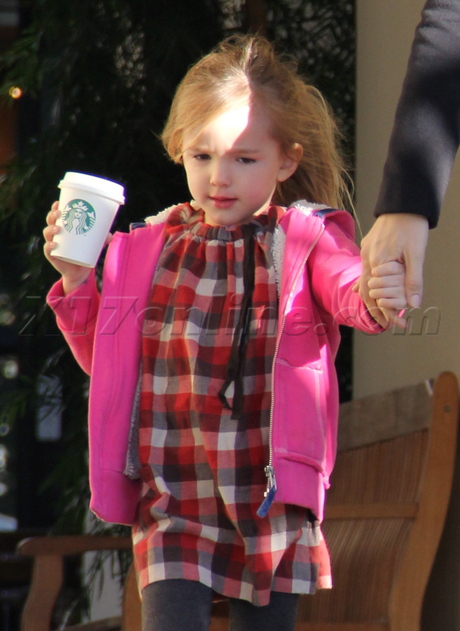 Jennifer Garner coffee jacket sunglasses scarf denim starbucks ben affleck 