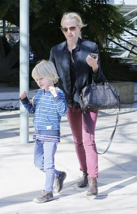 jeans boots sunglasses Naomi Watts cisco sasha