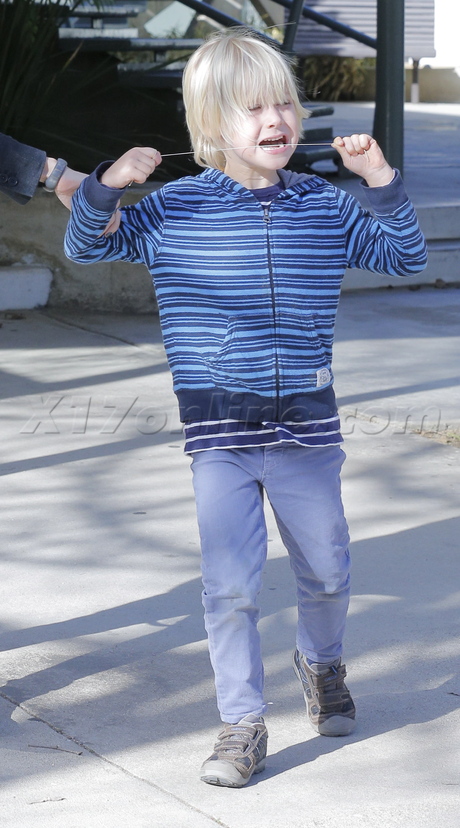 jeans boots sunglasses Naomi Watts cisco sasha