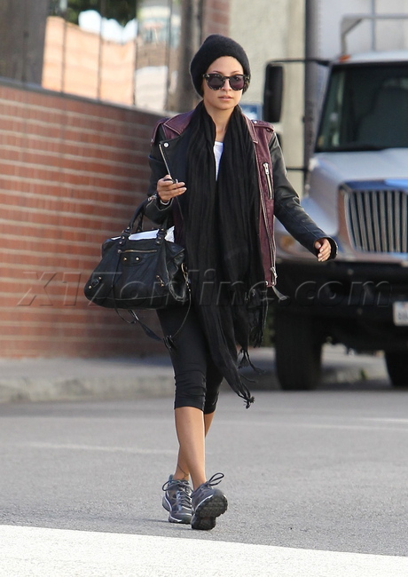 sunglasses Nicole Richie gym purse hand bag tights spandex beanie joel madden studio city work out rocker leather jacket 