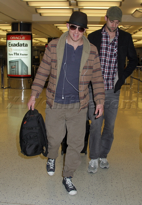 Channing Tatum airport hat sunglasses jfk nyc 