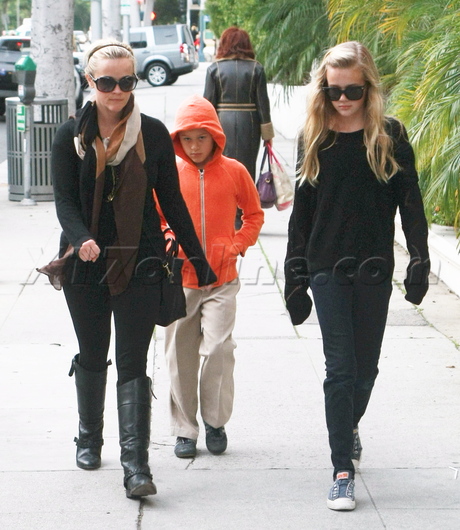 Deacon Phillippe Ava Phillippe Reese Witherspoon blonde sunglasses 