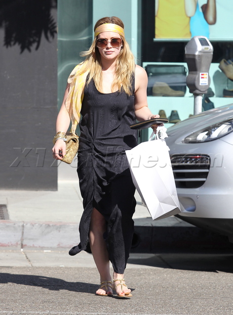 Hilary Duff Intermix golden headband Beverly Hills 