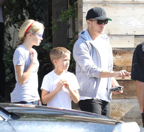 Ryan Phillippe hat sunglasses jeans eva  deacon reese witherspoon 