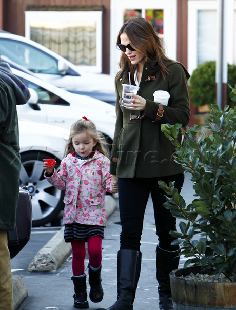 brentwood jacket coffee seraphina ben affleck jennifer garner 