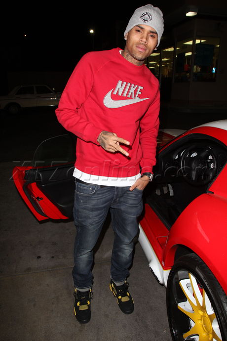 Chris Brown tattoo peace sign rihanna 