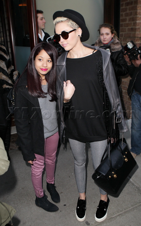 Miley Cyrus stripes hair awful hair hat sunglasses fans