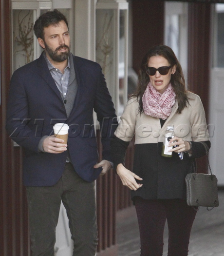 ben affleck brentwood country mart seraphina coffee scarf sunglasses purse 