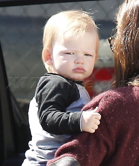 Jennifer Garner sweater uggs jenny bec's sunglasses seraphina 