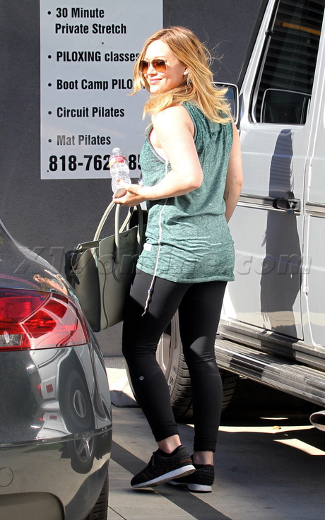 sunglasses Hilary Duff tank pilates