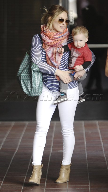 Hilary Duff  sunglasses white pants scarf luca stripes 