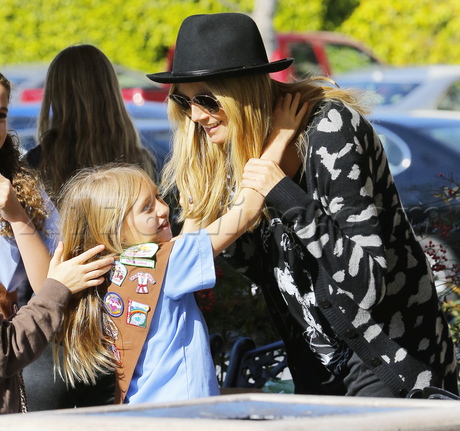 sunglasses Heidi Klum  jeans soccer seal kids 