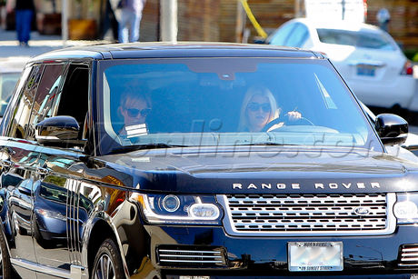 Jessica Simpson sunglasses car shots 