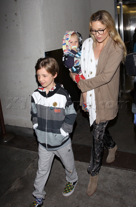 Kate Hudson sons ryder robinson airport lax bingham glasses 