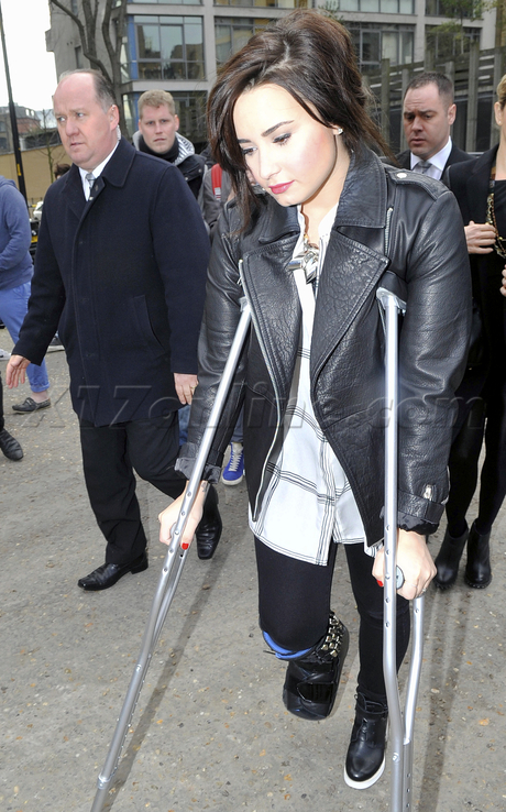 london Demi Lovato  crutches jacket 