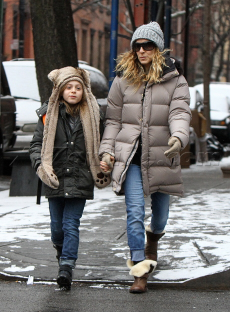 beanie jacket sarah jessica parker twins denim boots sunglasses 