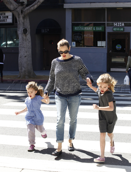 Ben Affleck Jennifer Gerner Craft Sunglasses beanie 