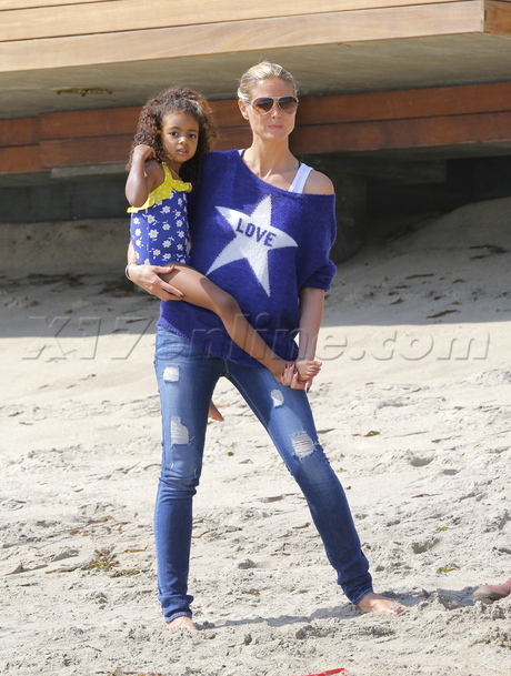 sunglasses Heidi Klum beach kids seaweed kites lou samuel leni henry jeans sweater