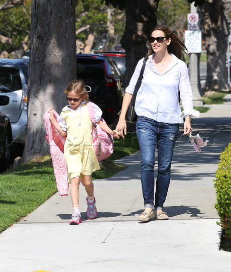 Jennifer Garner Brentwood jeans daughter Violet