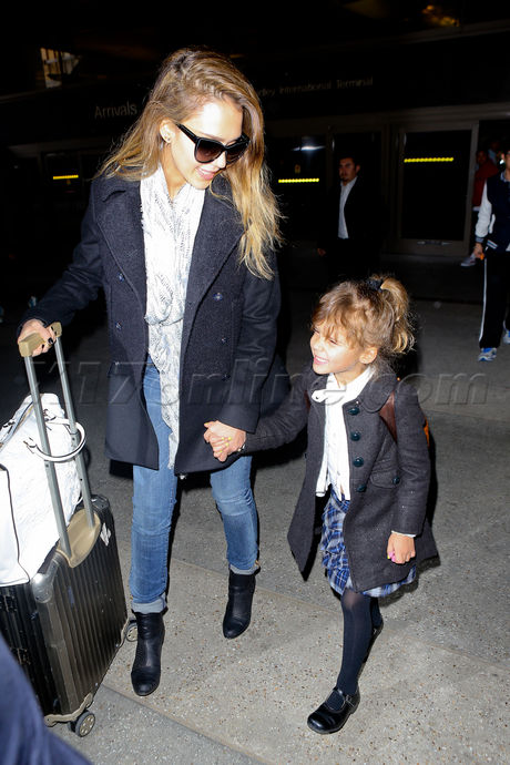 sunglasses Jessica Alba  honor jeans 