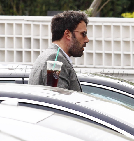 Jennifer Garner  jacket jeans Ben Affleck  starbucks coffee bucks blazer 