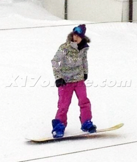 Justin Bieber snowboard beanie goggles swiss alps obey camera germany singer selena gomez heart throb heartthrob 