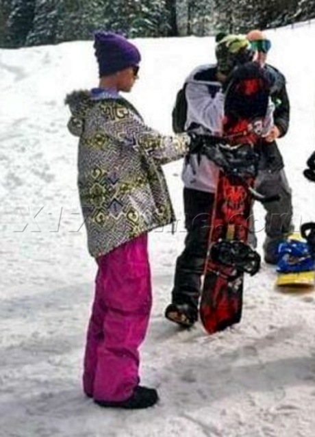 Justin Bieber snowboard beanie goggles swiss alps obey camera germany singer selena gomez heart throb heartthrob 