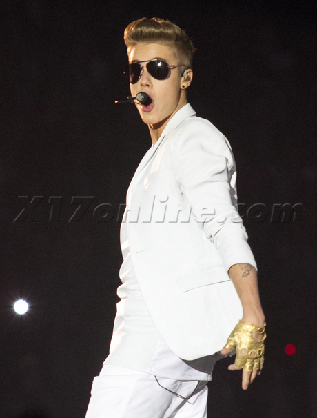 singer Justin Bieber lodz poland perform sing sunglasses 