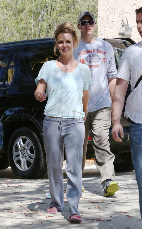 Britney Spears  sweats boyfriend happy David Lucado 