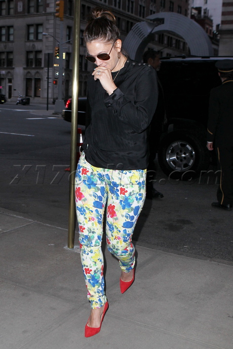 sunglasses jeans Drew Barrymore floral pants heels 