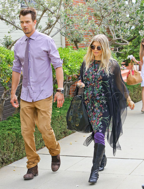 sunglasses Fergie   Josh Duhamel pregnant 