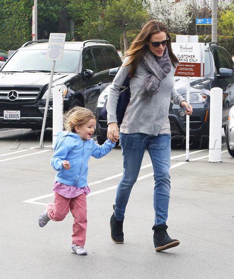 Jennifer Garner seraphina coffee brentwood country mart 