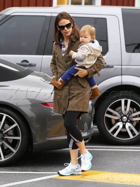 Jennifer Garner samuel affleck jacket tights coffee brentwood