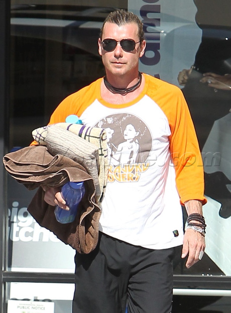 sunglasses Gavin Rossdale  working out weight watchers shorts work out sweat 