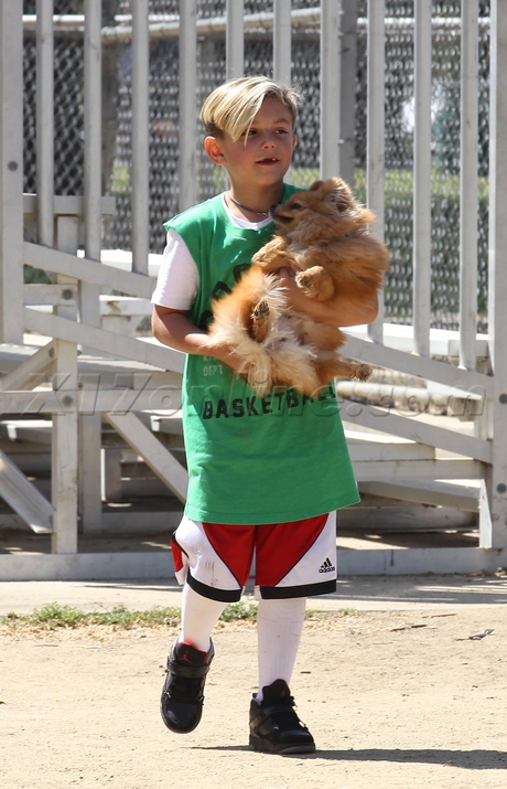 Gwen Stefani sunglasses zuma kingston hat holding hands the specials 