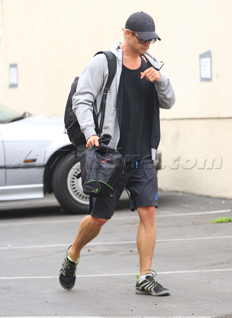 Chris Hemsworth thor hat gym workout shorts santa monica