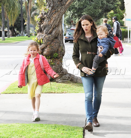 thin Jennifer Garner  violet jacket jeans samuel affleck 