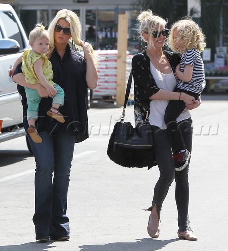 jeans sunglasses boots Jessica Simpson Ashlee Simpson Maxwell 