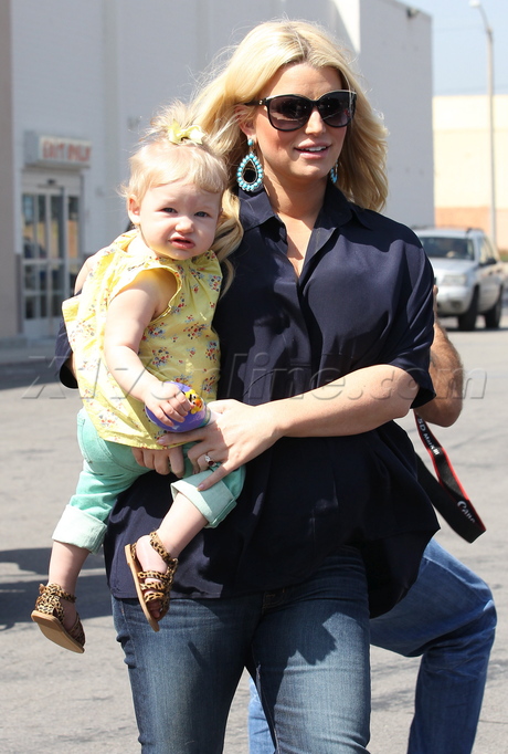 jeans sunglasses boots Jessica Simpson Ashlee Simpson Maxwell 