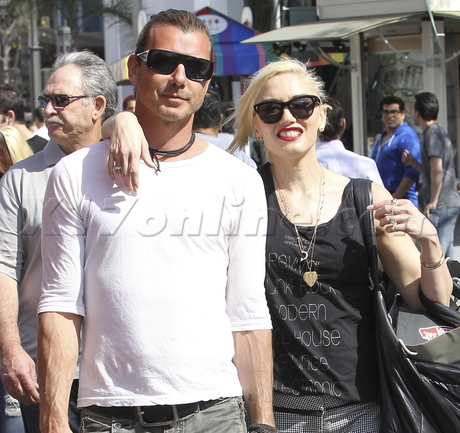 Gwen Stefani blazer print pants sunglasses zuma kingston bandage hurt hand the grove 